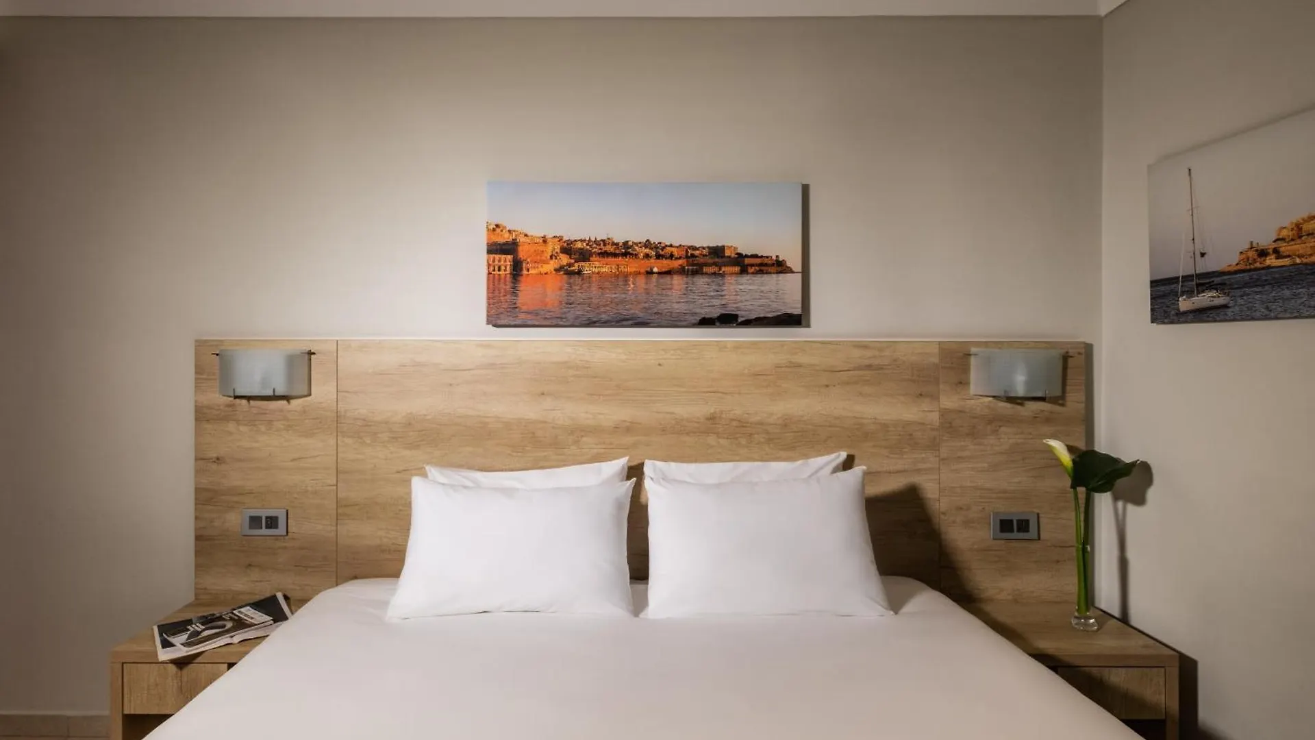 Qawra Palace Resort & Spa St. Paul's Bay 4*,